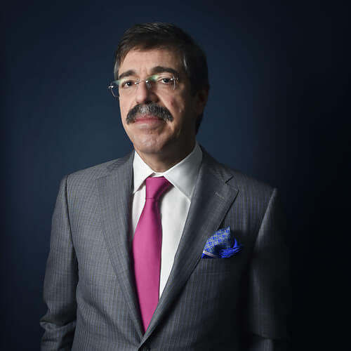 Sr. Gabriel Guerra Castellanos. Presidente y director gen- eral de Guerra Castellanos y Asociados, empresa líder en temas de comunicación estratégica.